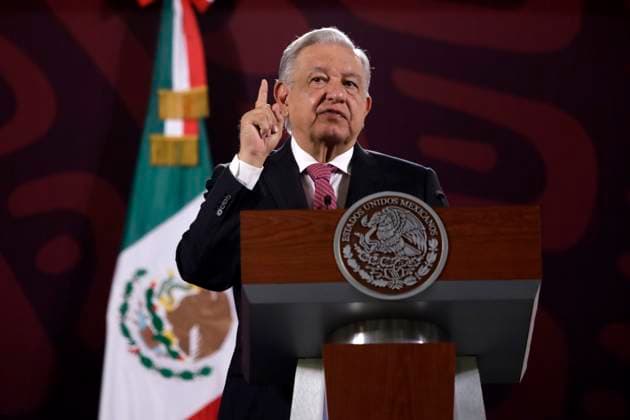 News Bilder des Tages Mexico s President. Andres Manuel Lopez Obrador, speaking about the election day, invited citizens to cast their vote, during a briefing conference at National Palace. Mexico City Mexico - ZUMAe321 20240527_zia_e321_004 Copyright: xLuisxBarronx