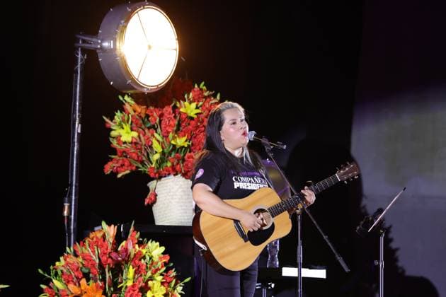 May 27, 2024, Mexico City, Ciudad de Mexico, Mexico: Vivir Quintana, activist, composer and Mexican singer-songwriter sings her latest song CompaoÂ±era Presidenta at Polyforum Siqueiros, song addressed to the candidates for the presidency of Mexico. Mexico City Mexico - ZUMAe321 20240527_zea_e321_007 Copyright: xLuisxMarin xEyepixxGroupx