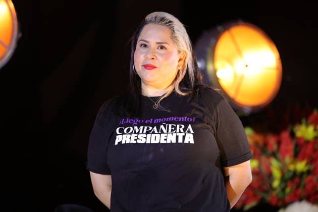 May 27, 2024, Mexico City, Ciudad de Mexico, Mexico: Vivir Quintana, activist, composer and Mexican singer-songwriter sings her latest song CompaoÂ±era Presidenta at Polyforum Siqueiros, song addressed to the candidates for the presidency of Mexico. Mexico City Mexico - ZUMAe321 20240527_zea_e321_011 Copyright: xLuisxMarin xEyepixxGroupx