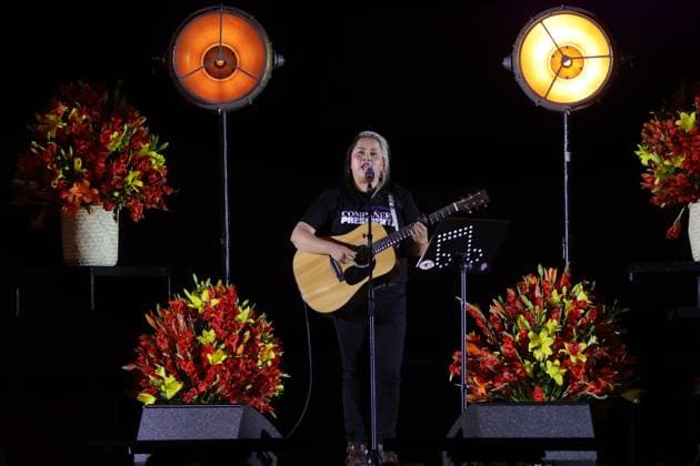 May 27, 2024, Mexico City, Ciudad de Mexico, Mexico: Vivir Quintana, activist, composer and Mexican singer-songwriter sings her latest song CompaoÂ±era Presidenta at Polyforum Siqueiros, song addressed to the candidates for the presidency of Mexico. Mexico City Mexico - ZUMAe321 20240527_zea_e321_012 Copyright: xLuisxMarin xEyepixxGroupx