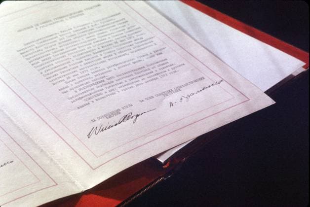 US - USSR Nuclear Arms Agreements Signed Instruments of ratification of the SALT agreements between the United States and the Union of Soviet Socialist Republics (USSR), signed by US Secretary of State William P. Rogers and Soviet Foreign Minister Andrei Gromyko in the East Room of the White House in Washington, DC on October 3, 1972. The agreements intend to restrain the growth of the nuclear arsenals of both nations. Credit: Arnie Sachs CNP Washington District of Columbia United States of America EDITORIAL USE ONLY Copyright: xx ArniexSachsx-xCNPx cnpphotos261273