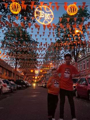 Family turns entire street ORANGE to celebrate start of Euros Story from Jam Press (Euros Celebration) Pictured: People ready to celebrate the Euros after decorating everything orange. Family turns entire street ORANGE to celebrate start of Euros An entire street has turned orange in celebration of the beginning of the UEFA Euros 2024. The road has been decorated with flags, while buildings and trees have been draped with tarpaulin. The thrifty family responsible says they have been stringing up decorations every two years since 1988, and around 15 of their friends come to help them. It has already taken them six weeks - and they won™t stop until the day of the first match. There are still some flags to hang - in total there wi  Copyright: xJamxPress @marktweg_oranjestraat