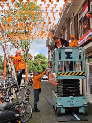 Family turns entire street ORANGE to celebrate start of Euros Story from Jam Press (Euros Celebration) Pictured: The orange street ready to celebrate the Euros. Family turns entire street ORANGE to celebrate start of Euros An entire street has turned orange in celebration of the beginning of the UEFA Euros 2024. The road has been decorated with flags, while buildings and trees have been draped with tarpaulin. The thrifty family responsible says they have been stringing up decorations every two years since 1988, and around 15 of their friends come to help them. It has already taken them six weeks - and they won™t stop until the day of the first match. There are still some flags to hang - in total there will be 65 kilometres of f  Copyright: xJamxPress @marktweg_oranjestraat
