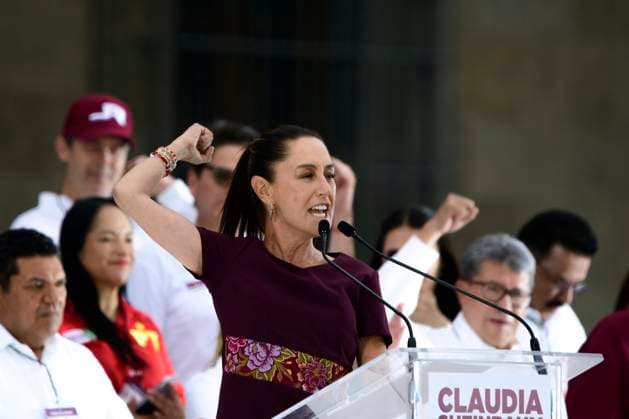 News Bilder des Tages May 29, 2024, Mexico City, Mexico City, Mexico: The candidate for the presidency of Mexico, of the Let s Keep Making History coalition, Claudia Sheinbaum, during the closing of her campaign, in front of the National Palace, in the ZoÂ³calo of Mexico City before thousands of people ahead of the elections on the 2nd of June. Mexico City Mexico - ZUMAn296 20240529_zip_n296_003 Copyright: xJorgexNunezx