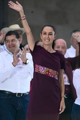 Claudia Sheinbaum Holds Final Rally - Mexico City The Candidate for the presidency of Mexico, Claudia Sheinbaum Pardo by Juntos Hagamos Historia alliance attending the closing of the political campaign in the main square of Mexico. Mexico City, Mexico, May 29, 2025. Photo by Carlos Tischler Eyepix Group ABACAPRESS.COM Mexico City Mexico  Copyright: xTischlerxCarlos Eyepix ABACAx