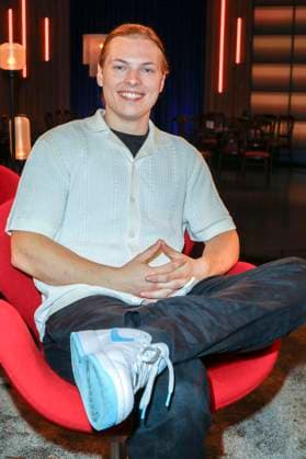 Gabriel Kelly bei der Aufzeichnung der WDR-Talkshow Kölner Treff im WDR Studio BS 3. Köln, 29.05.2024 *** Gabriel Kelly at the recording of the WDR talk show Kölner Treff in WDR Studio BS 3 Cologne, 29 05 2024 Foto:xR.xSchmiegeltx xFuturexImagex koelner_treff2905_4535