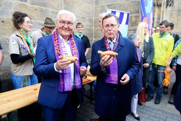 Frank-Walter Steinmeier und Bodo Ramelow beim Rundgang nach der Eröffnungsfeier des 103. Deutschen Katholikentages auf dem Erfurter Domplatz. Erfurt, 29.05.2024 *** Frank Walter Steinmeier and Bodo Ramelow on a tour after the opening ceremony of the 103rd German Catholic Day on Erfurt Cathedral Square Erfurt, 29 05 2024 Foto:xM.xWehnertx xFuturexImagex steinmeier_erfurt_4510