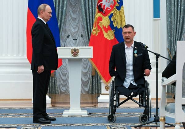 News Themen der Woche KW22 News Bilder des Tages Russia Putin State Awards Presentation 8695224 30.05.2024 Russian President Vladimir Putin awards Belarusian Paralympic swimmer and founder of the Aliaksei Talai Charitable Foundation, Aliaksei Talai with the Order of Friendship during a ceremony to present highest state decorations at the Kremlin s St. Catherine Hall in Moscow, Russia. Sergey Guneev Sputnik Moscow Russia  Copyright: xSergeyxGuneevx