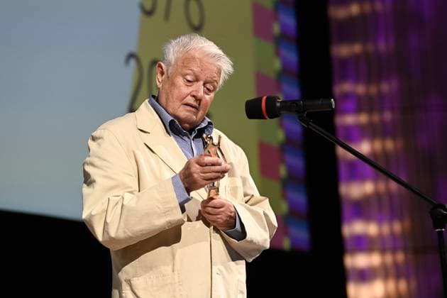 Entertainment Bilder des Tages Czech film director Hynek Bocan receives the Golden Slipper award for outstanding contribution to Czech film at the 64th Zlin Film Festival, international film festival for children and youth, in Zlin, Czech Republic, on May 30, 2024. (CTKxPhoto DaliborxGluck) CTKPhotoP2024053008423  CTKPhotoP2024053008423