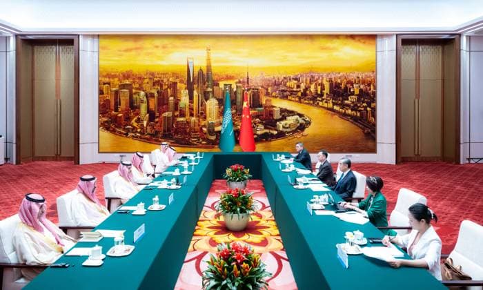 News Themen der Woche KW22 (240531) -- BEIJING, May 31, 2024 -- Chinese Foreign Minister Wang Yi, also a member of the Political Bureau of the Communist Party of China Central Committee, meets with Saudi Foreign Minister Prince Faisal bin Farhan Al Saud, who is in China for the 10th ministerial conference of the China-Arab States Cooperation Forum, in Beijing, capital of China, May 31, 2024. ) CHINA-BEIJING-WANG YI-SAUDI ARABIA-FM-MEETING (CN) ZhaixJianlan 