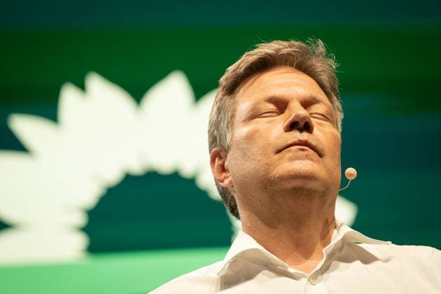 Bilder des Jahres 2024, News 06 Juni News Themen der Woche KW22 News Bilder des Tages Bündnis 90 Die Grünen Kleiner Parteitag 1. Ordentlicher Länderrat 2024 in Potsdam Robert Habeck, Bundeswirtschaftsminister, hält seine Rede vor dem kleinen Parteitag;Bündnis 90 Die Grünen Kleiner Parteitag 1. Ordentlicher Länderrat 2024 in Potsdam Robert Habeck, Bundeswirtschaftsminister, hält seine Rede vor dem kleinen Parteitag, Potsdam Brandenburg Deutschland Schinkelhalle *** Bündnis 90 Die Grünen Small Party Conference 1 Ordinary State Council 2024 in Potsdam Robert Habeck, Federal Minister of Economics, delivers his speech to the small party conference Bündnis 90 Die Grünen Small Party Conference 1 Ordinary State Council 2024 in Potsdam Robert Habeck, Federal Minister of Economics, delivers his speech t