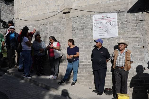 (240602) -- MEXICO CITY, June 2, 2024 -- Voters wait to cast their ballots at a polling station in Mexico City, Mexico, June 2, 2024. Sunday s general elections are considered the largest in Mexico s modern history, with the presidency, legislative seats, governorships and local government positions up for grabs. (Photo by Xinhua) MEXICO-MEXICO CITY-GENERAL ELECTIONS FranciscoxCanedo 