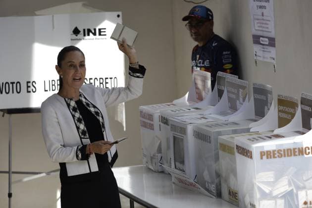 Claudia Sheinbaum Pardo, candidate for the Presidency of Mexico by Sigamos Haciendo Historia coalition casting her vote at the ballot box during the general election. on June 2, 2024 in Mexico City, Mexico. Mexico City Mexico - ZUMAe321 20240602_zia_e321_043 Copyright: xLuisxBarronx