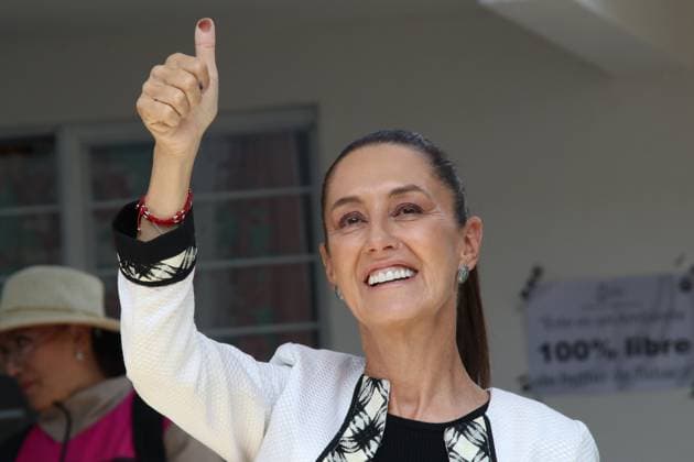 Claudia Sheinbaum Pardo, candidate for the Presidency of Mexico by Sigamos Haciendo Historia coalition shows their finger after casting their vote at at ballot boxes during the 2024 Mexico s general election. on June 2, 2024, Mexico City, Mexico. Mexico City Mexico - ZUMAe321 20240602_zia_e321_115 Copyright: xJosexLuisxToralesx