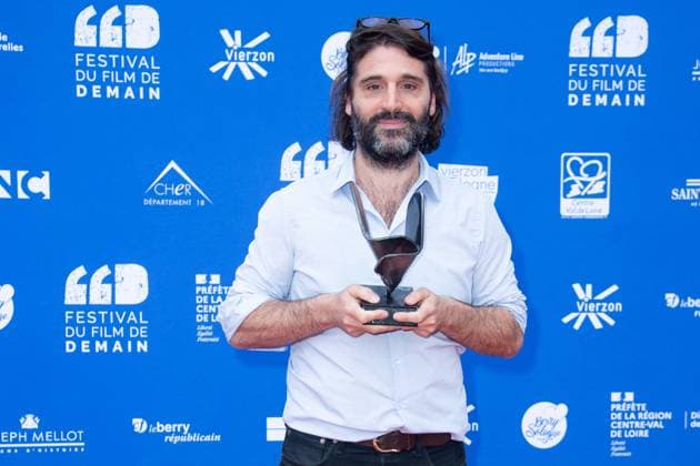 Vierzon Winners Photocall Vincent Cappello posing with his Honorable Mention Award for the movie Nouveau Monde during the Winners Photocall as part of the Festival du Film de Demain in Vierzon, France on June 02, 2024. Photo by Aurore Marechal ABACAPRESS.COM Vierzon France  Copyright: xMarechalxAurore ABACAx