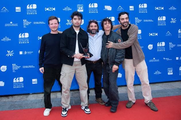 Vierzon Winners Photocall Vincent Cappello posing with his Honorable Mention Award for the movie Nouveau Monde with Sandor Funtek, Rohid Rahimi and producers during the Winners Photocall as part of the Festival du Film de Demain in Vierzon, France on June 02, 2024. Photo by Aurore Marechal ABACAPRESS.COM Vierzon France  Copyright: xMarechalxAurore ABACAx