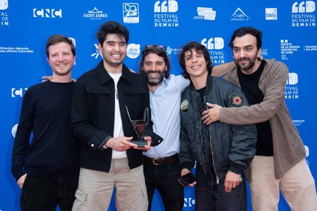 Entertainment Bilder des Tages Vierzon Winners Photocall Vincent Cappello posing with his Honorable Mention Award for the movie Nouveau Monde with Sandor Funtek, Rohid Rahimi and producers during the Winners Photocall as part of the Festival du Film de Demain in Vierzon, France on June 02, 2024. Photo by Aurore Marechal ABACAPRESS.COM Vierzon France  Copyright: xMarechalxAurore ABACAx