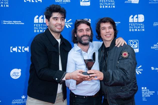 Vierzon Winners Photocall Vincent Cappello posing with his Honorable Mention Award for the movie Nouveau Monde with Sandor Funtek and Rohid Rahimi during the Winners Photocall as part of the Festival du Film de Demain in Vierzon, France on June 02, 2024. Photo by Aurore Marechal ABACAPRESS.COM Vierzon France  Copyright: xMarechalxAurore ABACAx