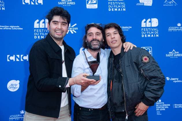 Vierzon Winners Photocall Vincent Cappello posing with his Honorable Mention Award for the movie Nouveau Monde with Sandor Funtek and Rohid Rahimi during the Winners Photocall as part of the Festival du Film de Demain in Vierzon, France on June 02, 2024. Photo by Aurore Marechal ABACAPRESS.COM Vierzon France  Copyright: xMarechalxAurore ABACAx