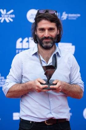 Vierzon Winners Photocall Vincent Cappello posing with his Honorable Mention Award for the movie Nouveau Monde during the Winners Photocall as part of the Festival du Film de Demain in Vierzon, France on June 02, 2024. Photo by Aurore Marechal ABACAPRESS.COM Vierzon France  Copyright: xMarechalxAurore ABACAx