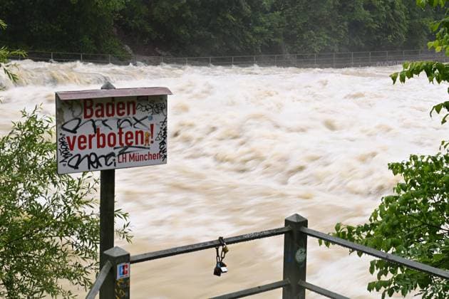 News Themen der Woche KW23 Themenfoto Hochwasser an der Isar in Muenchen am 03.06.2024. *** Theme photo flood on the Isar in Munich on 03 06 2024