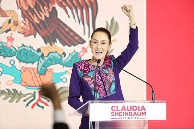 Bilder des Jahres 2024, News 06 Juni News Themen der Woche KW23 (240603) -- MEXICO CITY, June 3, 2024 -- Claudia Sheinbaum gives a speech in Mexico City, Mexico, June 3, 2024. Mexican climate scientist and former Mexico City mayor Claudia Sheinbaum celebrated her victory in Sunday s presidential elections as the candidate of the Let s Keep Making History coalition. Sheinbaum delivered an acceptance speech in the wee hours of Monday morning after the National Electoral Institute issued the results of its rapid count. Preliminary results showed that she won with between 58.3 percent and 60.7 percent of the votes. ) (PhotoFlash) MEXICO-MEXICO CITY-GENERAL ELECTIONS-CLAUDIA SHEINBAUM-ELECTED LixMengxin 