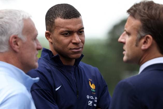President Macron Visits The National Football Center - Clairefontaine Kylian Mbappe and Didier Deschamps - President Emmanuel Macron visits the French men s football team, at the Clairefontaine National Football Center, in Clairefontaine-en-Yvelines, France, on June 3, 2024. Photo by Stephane Lemouton Pool ABACAPRESS.COM Clairefontaine France  Copyright: xPool ABACAx
