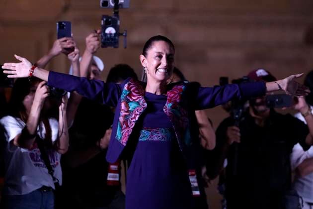 Candidate for Presidency of Mexico, Claudia Sheinbaum Pardo, attends at Mexico City main square to give a message to announce that she won the electoral contest after end Mexico s general elections. Mexico City Mexico - ZUMAe321 20240603_zia_e321_099 Copyright: xLuisxBarronx