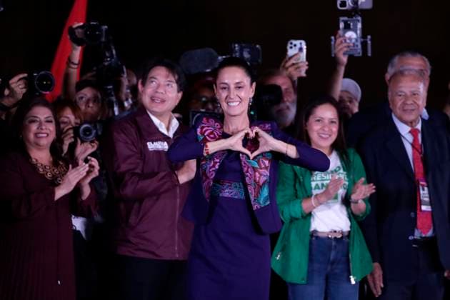 Candidate for Presidency of Mexico, Claudia Sheinbaum Pardo, accompanied by the Candidate for the Head of Government of Mexico City, Clara Brugada and Mario Delgado after giving a messagee at Mexico City main square to announce that she won the electoral contest after end Mexico s general elections. Mexico City Mexico - ZUMAe321 20240603_zia_e321_115 Copyright: xLuisxBarronx