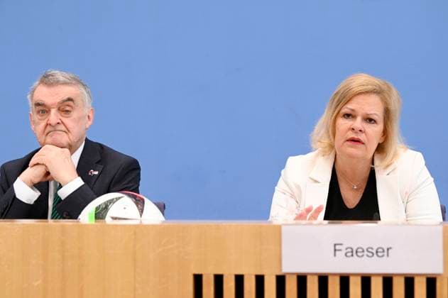 Herbert Reul and Nancy Faeser at the Federal Press Conference 10 days before the European Championship Preparing the federal and state governments for security and cohesion at the Federal Press Conference Center Berlin, 04 06 2024 Foto:xF.xKernx xFuturexImagex em_4607