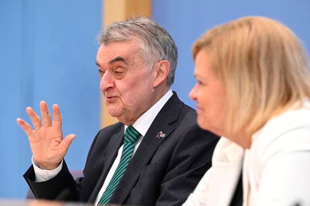 Herbert Reul and Nancy Faeser at the Federal Press Conference 10 days before the European Championship Preparing the federal and state governments for security and cohesion at the Federal Press Conference Center Berlin, 04 06 2024 Foto:xF.xKernx xFuturexImagex em_4616