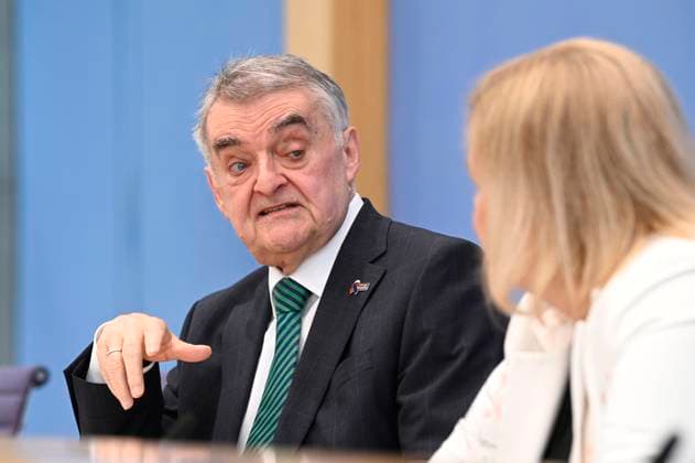 Herbert Reul and Nancy Faeser at the Federal Press Conference 10 days before the European Championship Preparing the federal and state governments for security and cohesion at the Federal Press Conference Center Berlin, 04 06 2024 Foto:xF.xKernx xFuturexImagex em_4618
