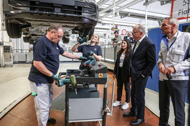 Ceremony 50 years of Golf production at Volkswagen in Wolfsburg Ceremony 50 years of Golf production, final assembly of a VW Golf, f r , Dr Rainer Fessel, VW plant manager Wolfsburg, Nds Minister President Stephan Weil SPD , Daniela Cavallo, Chairwoman of the General and Group Works Council Volkswagen A