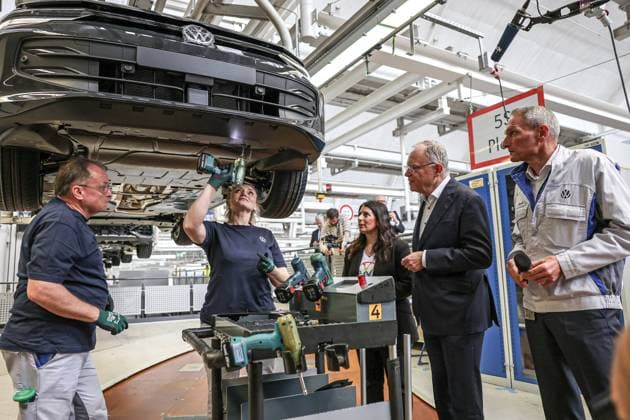 Ceremony 50 years of Golf production at Volkswagen in Wolfsburg Ceremony 50 years of Golf production, final assembly of a VW Golf, f r , Dr Rainer Fessel, VW plant manager Wolfsburg, Nds Minister President Stephan Weil SPD , Daniela Cavallo, Chairwoman of the General and Group Works Council Volkswagen A
