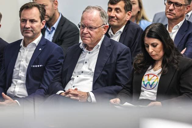 Ceremony 50 years of Golf production at Volkswagen in Wolfsburg Ceremony 50 years of Golf production, event room, v r , Daniela Cavallo, Chairwoman of the General and Group Works Council Volkswagen AG, Stephan Weil, Nds Minister President SPD , Thomas Schäfer, CEO of the Volkswagen Passenger Cars brand, Member of the Board of M
