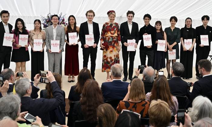 Entertainment Bilder des Tages Queen Mathilde of Belgium (C) and the laureates pose for the photographer at the award ceremony of the Queen Elisabeth Violin Competition 2024, at the Queen Elisabeth Music Chapel (Chapelle Musicale Reine Elisabeth - Muziekkapel Koningin Elisabeth), in Waterloo on Tuesday 04 June 2024.  ERICxLALMAND 93955833