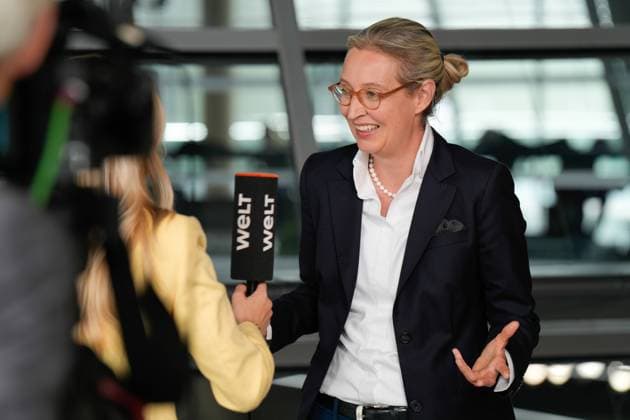 AfD-Bundestagsfraktion, Alice Weidel Vorsitzende der AfD-Bundestagsfraktion, Bundessprecherin, Alice Weidel im Interview mit WELT Reporterin Dorothea Schupelius Berlin Berlin GER *** AfD Bundestag faction, Alice Weidel Chairwoman of the AfD Bundestag faction, Federal Spokeswoman, Alice Weidel in an interview with WELT reporter Dorothea Schupelius Berlin Berlin GER