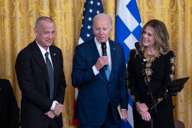 President Joe Biden speaks at a reception celebrating Greek Independence Day United States President Joe Biden speaks with Actor Tom Hanks and Rita Wilson actress, producer and singer songwriter after she performed at a reception celebrating Greek Independence Day at the White House in Washington, DC, on March 29, 2023. Credit: Chris Kleponis CNP Washington District of Columbia United States of America EDITORIAL USE ONLY Copyright: xx _CKE3697 ChrisxKleponisx-xCNPx cnpphotos272726
