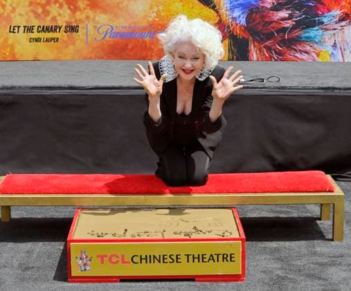 Bilder des Jahres 2024, Entertainment 06 Juni Entertainment Themen der Woche KW23 Entertainment Bilder des Tages US singer songwriter Cyndi Lauper participates in a hand and footprint ceremony immortalizing her in the forecourt of the TCL Chinese Theatre (formerly Grauman s) in the Hollywood section of Los Angeles on Tuesday, June 4, 2024.  LAP2024060406 JIMxRUYMEN