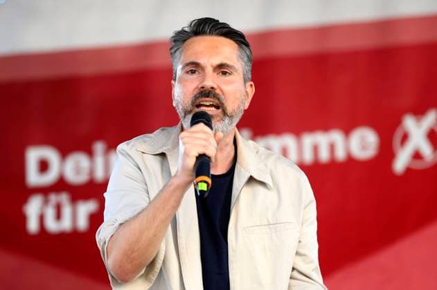 Fabio De Masi bei einer Wahlkampfveranstaltung des Bündnis Sahra Wagenknecht - Vernunft und Gerechtigkeit (BSW) auf dem Richard-Wagner-Platz. Leipzig, 04.06.2024 *** Fabio De Masi at an election campaign event of the Sahra Wagenknecht Reason and Justice BSW alliance on Richard Wagner Platz Leipzig, 04 06 2024 Foto:xM.xWehnertx xFuturexImagex bsw_leipzig_4610