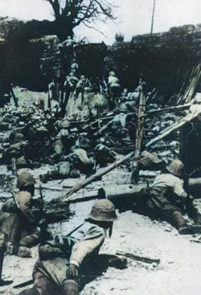 RECORD DATE NOT STATED Japanese attack Chungking Japanese troops launch an attack on Chungking (Chongqing) during the Second Sino-Japanese War. From the end of 1938 Chungking became the base and provisional capital of Chiang Kai-Shek s KMT. Despite much aerial bombardment and attempts to take the city, it stood firm until the end of the war. Colourised version of: 10652720 Date: 1937-1945  Copyright: Copyrightx(c)Geminix2023.xCredit:xGemini 13993891