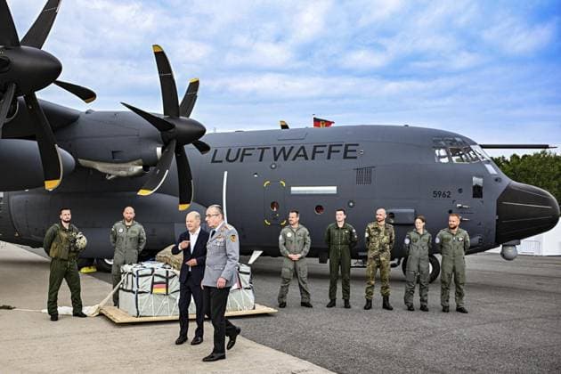 ILA - Internationale Luft- und Raumfahrtausstellung Eröffnungsrundgang mit Bundeskanzler Olaf Scholz ** NUR FÜR REDAKTIONELLE ZWECKE ** EDITORIAL USE ONLY **<p>ILA - Internationale Luft- und Raumfahrtausstellung, Eröffnungsrundgang mit Bundeskanzler Olaf Scholz der Internationalen Luft- und Raumfahrtausstellung auf dem Gelände vom Flughafen Berlin Brandenburg (BER). Bei der Â·Innovationsmesse der Luft- und RaumfahrtindustrieÂ·, die vom 05. bis 09.06.2024 stattfindet, zeigen rund 600 Aussteller aus 30 Ländern zahlreiche Fluggeräte und Innovationen aus Luft- und Raumfahrt, fotografiert am 05.06.2024 in Schönefeld. Deutschland Brandenburg Schönefeld Copyright: MaurizioxGambarini *** ILA International Aerospace Exhibition Opening Tour Copyright: MaurizioxGambarini doc7vqhobor7qrrd6pntf ,EDITORIAL USE ONLY