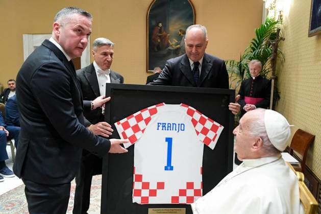 ITALY -POPE FRANCIS RECEIVES IN PRIVATE AUDIENCE CROATION NATIONAL TEAM IN THE VATICAN - 2024 6 5 NO LIBRI Italy, Rome, Vatican, 2024 6 5. Pope Francis receives in private audience Croatian national soccer team in the Vatican. Photograph by VATICAN MEDIA Catholic Press Photo VATICAN VATICAN  Copyright: xIPA ABACAx