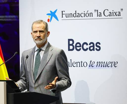 King Felipe At la Caixa Foundation Award Ceremony - Madrid King Felipe VI speaks during the 42nd edition of the la Caixa Foundation s award ceremony for postgraduate scholarships abroad, at the CaixaForum Madrid, on June 5, 2024, in Madrid, Spain. The King today presided over the presentation of the la Caixa Scholarships to a hundred university students who have been selected for their excellence and have gained admission to some of the best universities in the world. Since 1982, the entity has allocated more than 200 million euros to this scholarship program, one of the most important in Europe. Photo by Europa Press ABACAPRESS.COM Madrid Spain  Copyright: xEuropaxPress ABACAx