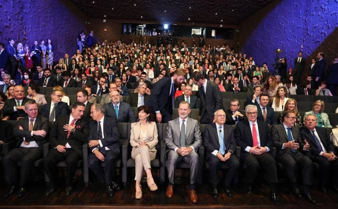 King Felipe At la Caixa Foundation Award Ceremony - Madrid The Minister of Equality, Ana Redondo, and King Felipe VI (c) during the 42nd edition of the la Caixa Foundation s award ceremony for postgraduate scholarships abroad, at the CaixaForum Madrid, on June 5, 2024, in Madrid, Spain. The King today presided over the presentation of the la Caixa Scholarships to a hundred university students who have been selected for their excellence and have gained admission to some of the best universities in the world. Since 1982, the entity has allocated more than 200 million euros to this scholarship program, one of the most important in Europe. Photo by Europa Press ABACAPRESS.COM Madrid Spain  Copyright: xEuropaxPress ABACAx
