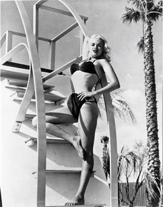 Circa 1959 - Los Angeles, California, USA - JAYNE MANSFIELD wearing a bikini during a glamour shoot. Mansfield was an American actress and Playboy Playmate. A sex symbol of the 1950s and early 1960s. Los Angeles USA - ZUMAg49_ 19590201_ent_g49_193 Copyright: xGlobexPhotosx