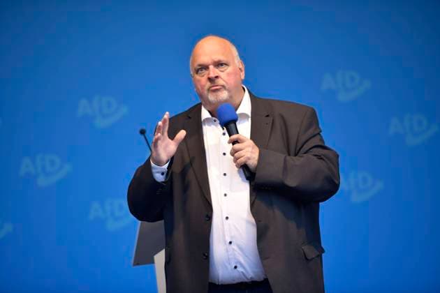 Politik , Kundgebung in Oranienburg 05.06.2024, xdanx, Politik , Kundgebung in Oranienburg, v.l.Andreas Galau,Vizepraesident des Landtages Brandenburg bei einer Kundgebung der AfD auf dem Schlossplatz Oranienburg. Oranienburg Schlossplatz Oranienburg Brandenburg Deutschland (DE) *** Politics , Rally in Oranienburg 05 06 2024, xdanx, Politics , Rally in Oranienburg, f l Andreas Galau,Vice President of the Brandenburg State Parliament at an AfD rally on Oranienburg Castle Square Oranienburg Oranienburg Castle Square Oranienburg Brandenburg Germany EN Copyright: xDanielxLakomskix