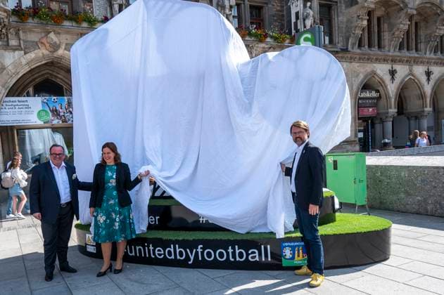 Mayor Verena Dietl, sports officer Florian Kraus and business officer Clemens Baumgäaertner unveil the Munich Kindl on Marienplatz, which will be part of the UEFA EURO 2024 Spectacular in Munich The larger-than-life figure is intended to invite all fans and visitors to linger and come together