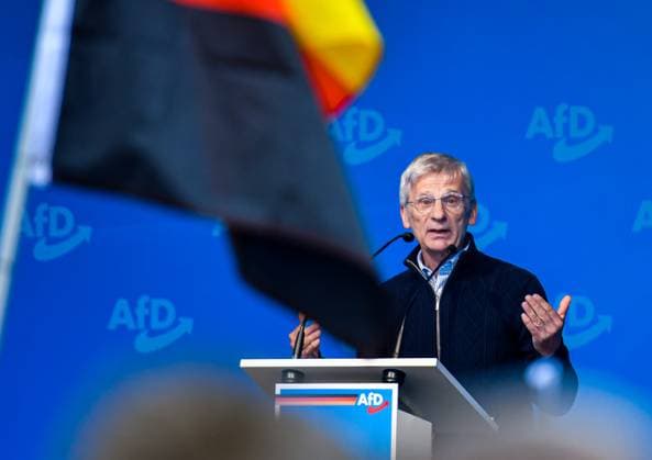 05.06.2024, xlakx, Politik , Kundgebung in Oranienburg emspor, v.l.Dr. Hans-Christoph Berndt (Spitzenkandidat bei der Landtagswahl) bei einer Kundgebung der AfD auf dem Schlossplatz Oranienburg. Oranienburg *** 05 06 2024, xlakx, Politik , Rally in Oranienburg emspor, f l Dr Hans Christoph Berndt top candidate in the state election at an AfD rally on Schlossplatz Oranienburg Oranienburg