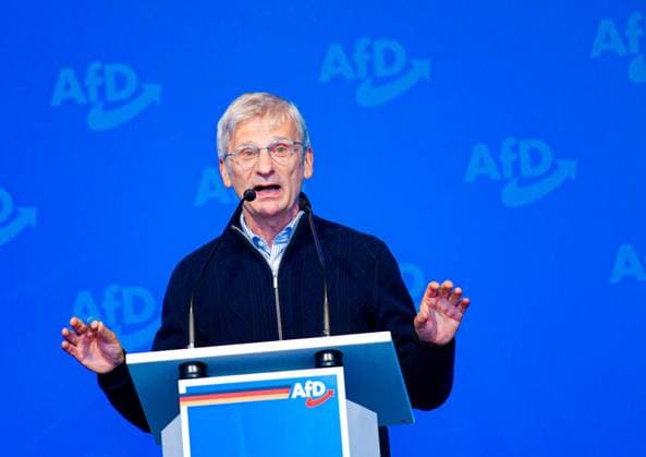 05.06.2024, xlakx, Politik , Kundgebung in Oranienburg emspor, v.l.Dr. Hans-Christoph Berndt (Spitzenkandidat bei der Landtagswahl) bei einer Kundgebung der AfD auf dem Schlossplatz Oranienburg. Oranienburg *** 05 06 2024, xlakx, Politik , Rally in Oranienburg emspor, f l Dr Hans Christoph Berndt top candidate in the state election at an AfD rally on Schlossplatz Oranienburg Oranienburg